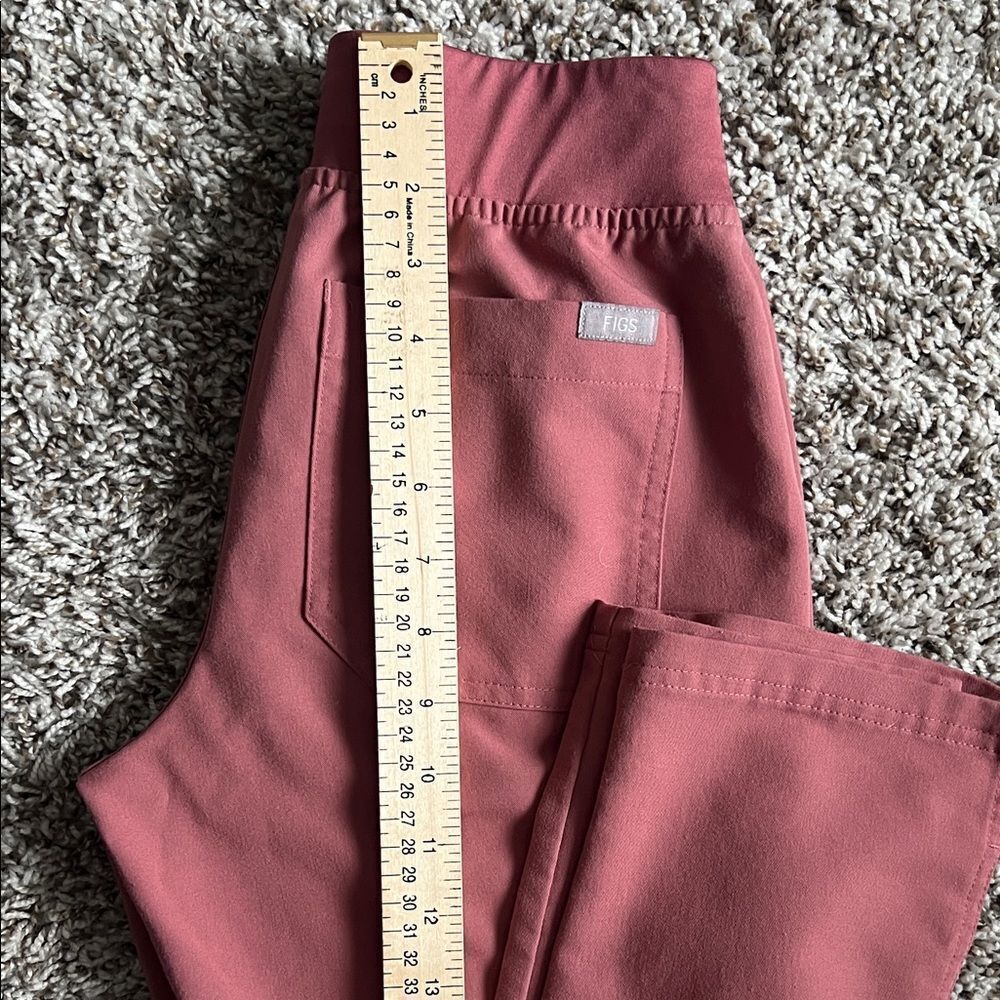 Like New! FIGS High Waisted Dowa Scrub Pants Mauve in Size XXS/T - Picture 14 of 16
